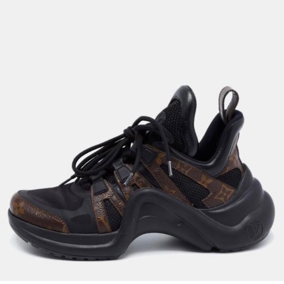 Louis Vuitton - Picture 2 of 7